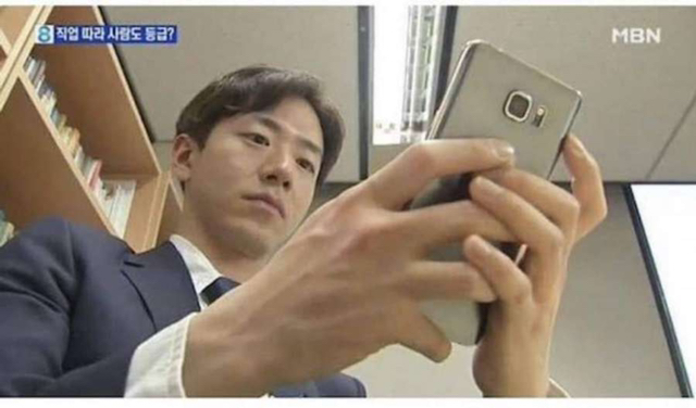 소개팅앱 평가 받는 기자.jpg | 인스티즈