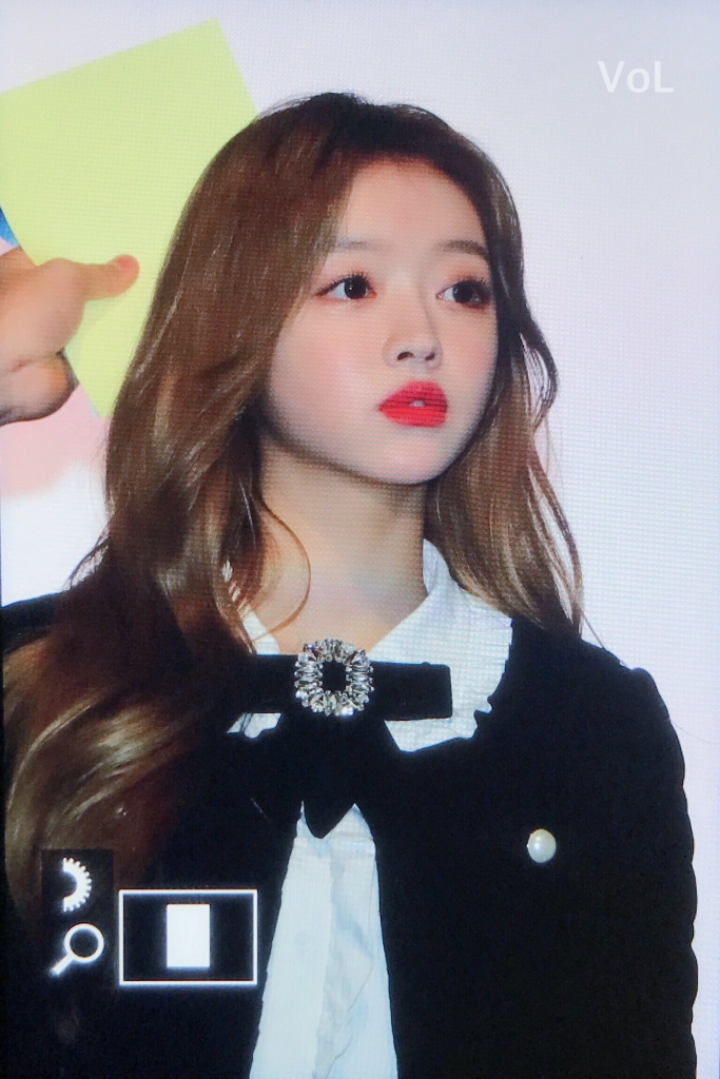 앞머리 까고다니는 오마이걸 유아 구스베이비 시사회.jpg | 인스티즈