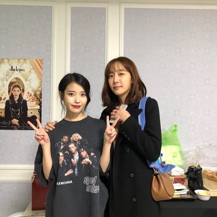 아이유 서울 일요일 콘서트에 온 연예인 .gif | 인스티즈