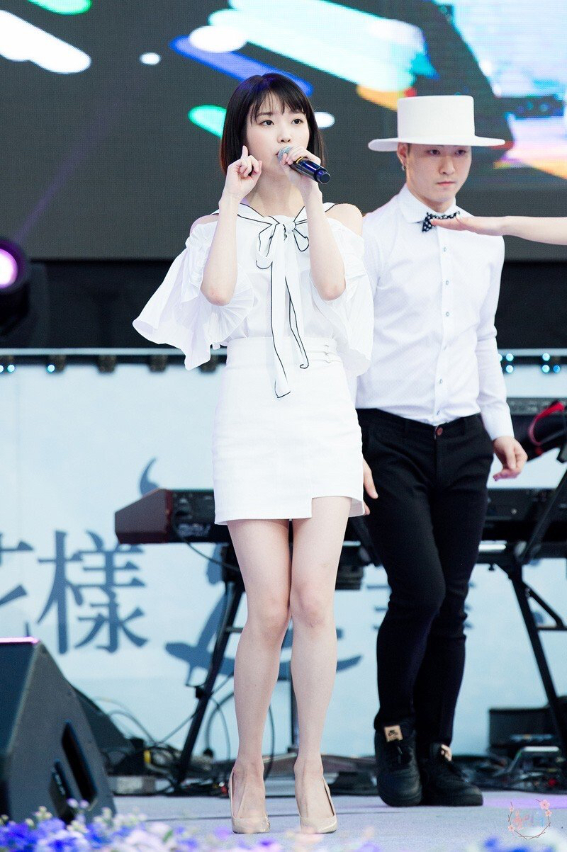 2017년 연세대 축제 아이유.jpgif | 인스티즈