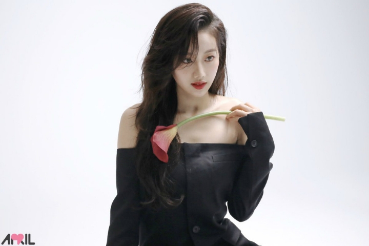 캠퍼스에 흔히 있을 것 같이 생긴 에이프릴 나은 | 인스티즈