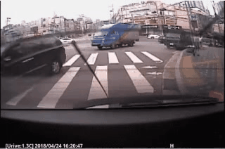 도로위의 센스.gif | 인스티즈