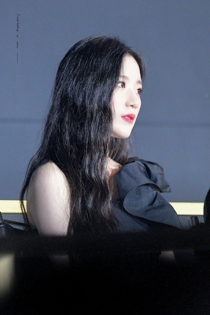 사모예드닮아서 귀여운데 가끔 얼음미녀되는 (여자)아이들 슈화.jpgif | 인스티즈