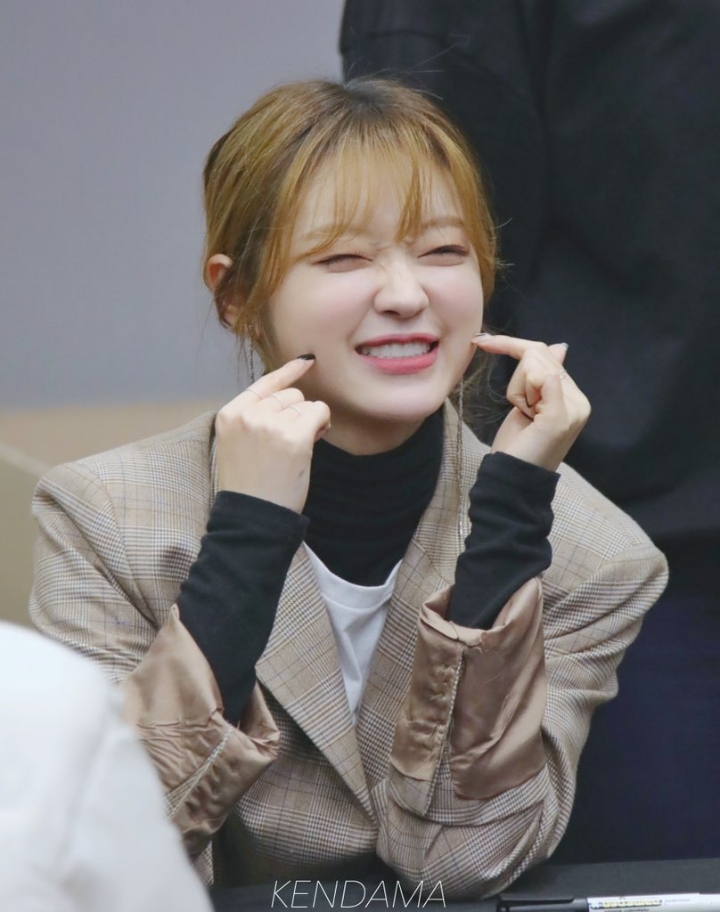 홍콩 mama 가는 오마이걸 유아.jpg | 인스티즈