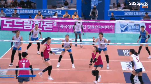 만화 주인공 같은 배구 선수 ㄷㄷㄷ gif | 인스티즈