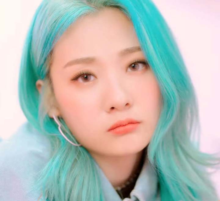 볼빨간사춘기 안지영 | 인스티즈