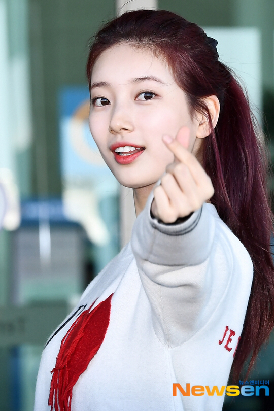 수지가 공항에서 갑자기 머리를 묶은 이유 | 인스티즈