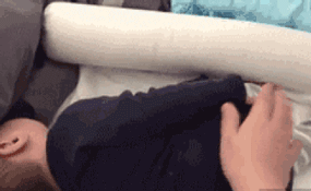 더 만져달라는 아기 | 인스티즈