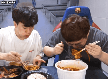 남 먹는거보고 대리만족 느끼는 BJ봉준 GIF | 인스티즈