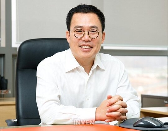 둘중 아프리카에서 더 영향력이 큰 인물은? | 인스티즈