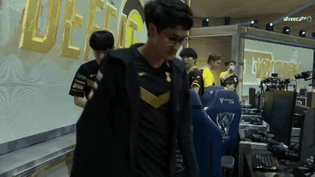 우지의 얼굴변화...gif | 인스티즈