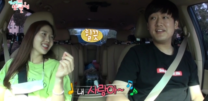 얼굴 표정 극명하게 차이 나는 오마이걸 매니저ㅋㅋㅋ.jpg | 인스티즈