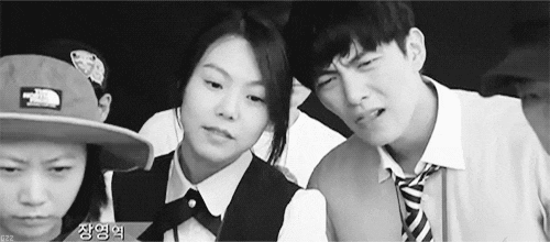 자신의 연기 모니터링하는 배우들 실제 모습JPGIF | 인스티즈