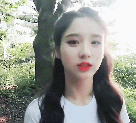 이달의 소녀 비주얼 센터.gif | 인스티즈
