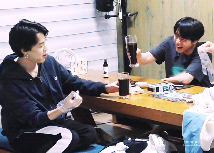 다들 잘 챙겨먹자 새벽 두시에 소고기 굽는 방탄소년단 처럼 | 인스티즈