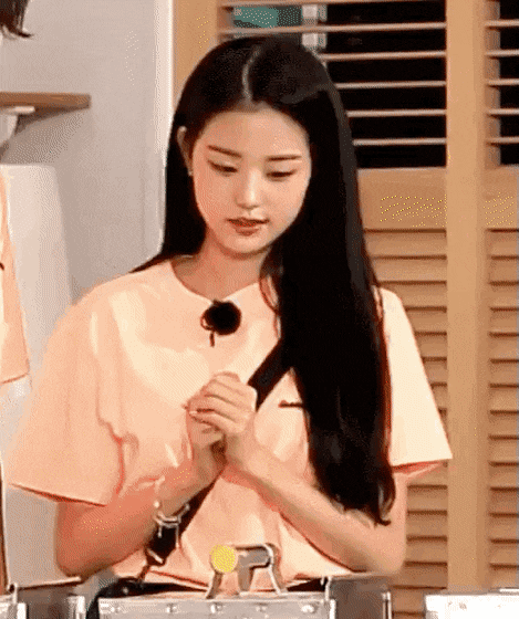 런닝맨 나와서 반응 좋은 것 같은 아이즈원 장원영.jpgif | 인스티즈
