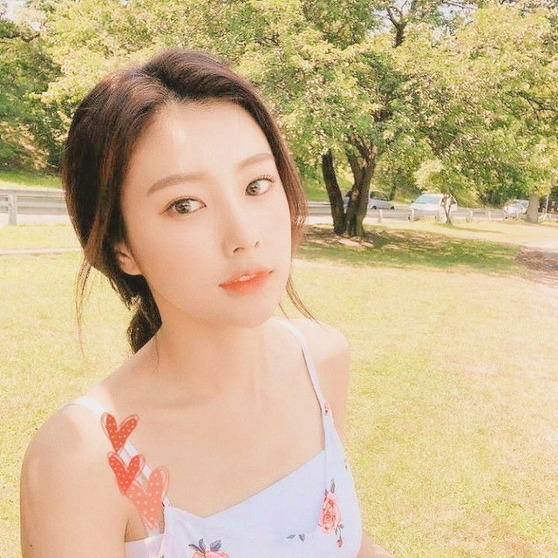 자기 얼굴에 자부심이 있는듯한 아이즈원 강혜원 | 인스티즈