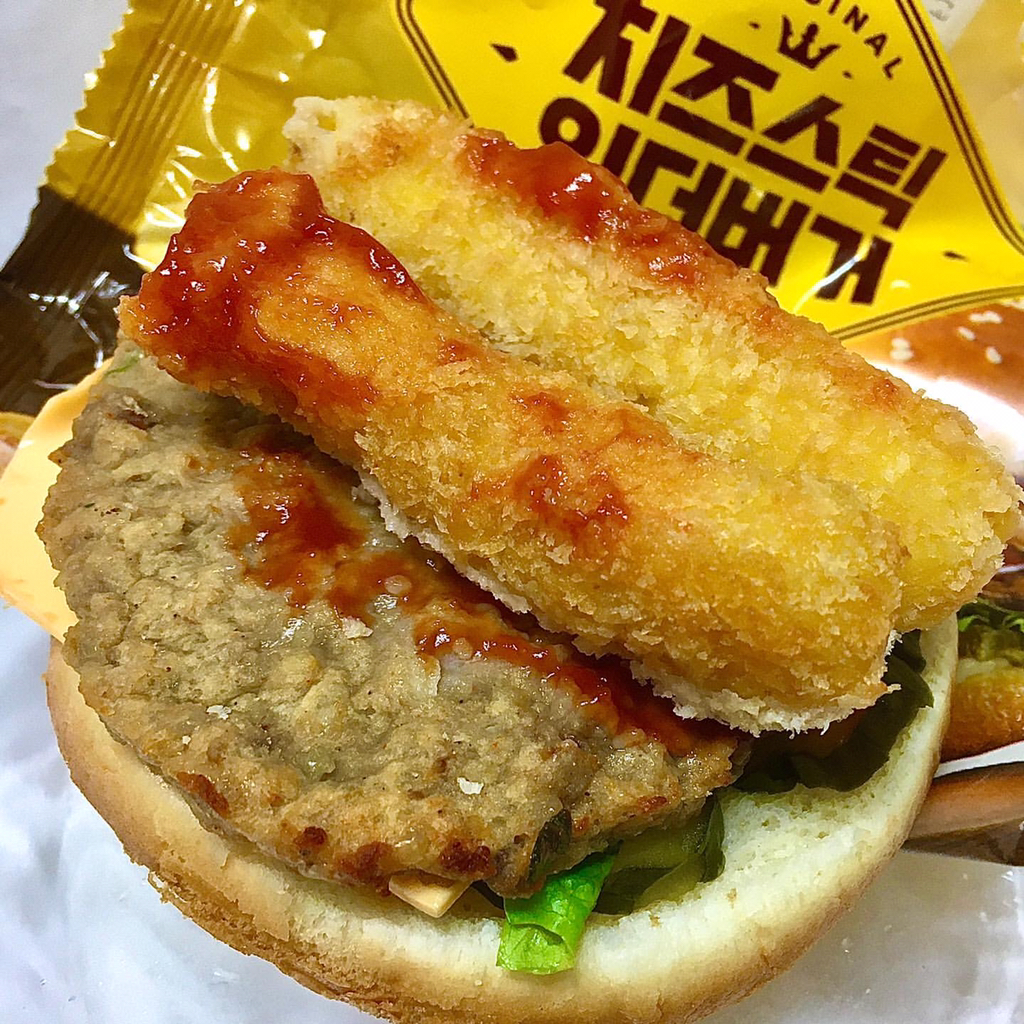 치즈스틱이 통째로 들어가있는 CU 신상 햄버거 | 인스티즈