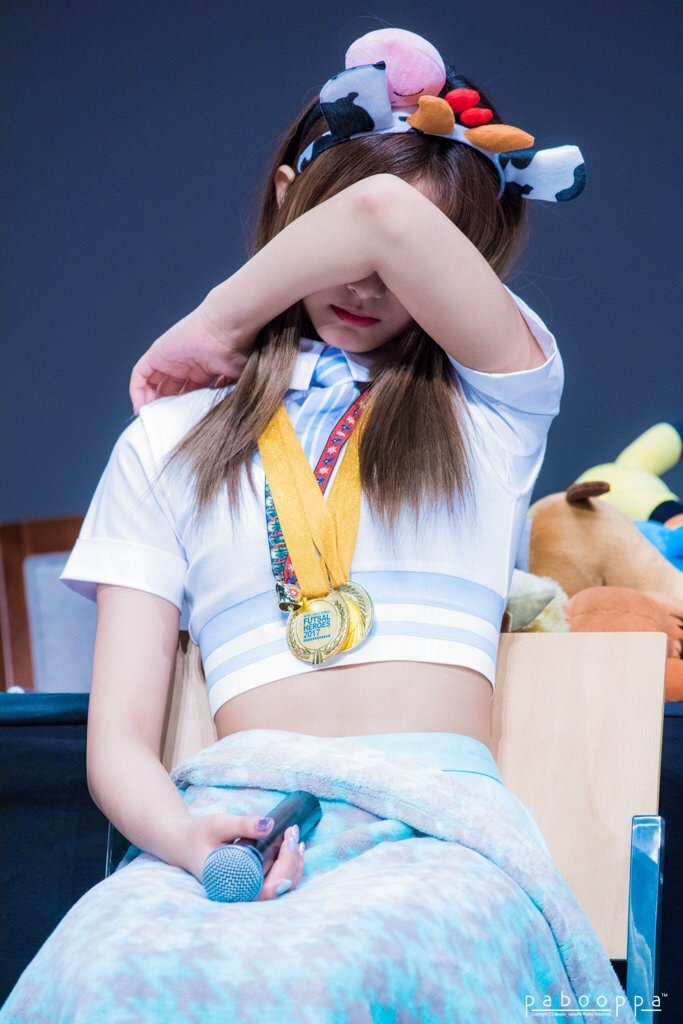 마피아 게임하는 트와이스 쯔위.gif | 인스티즈