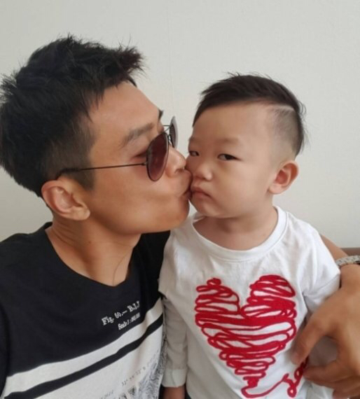 뽀뽀할때 표정으로 차별하는 시안이.jpg | 인스티즈