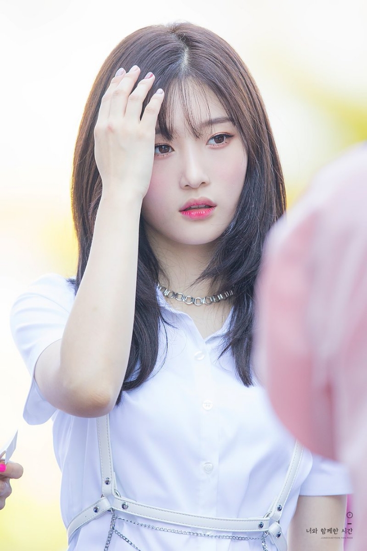아침을 여는 정채연 | 인스티즈