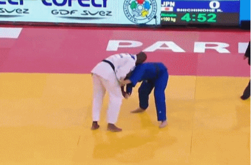 알고도 당하는 최강 테디 리네르 허벅다리 걸기...gif | 인스티즈