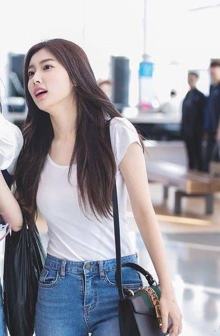 옷걸이가 명품이다라는 말을 잘 보여주고 있는 아이즈원 강혜원 | 인스티즈