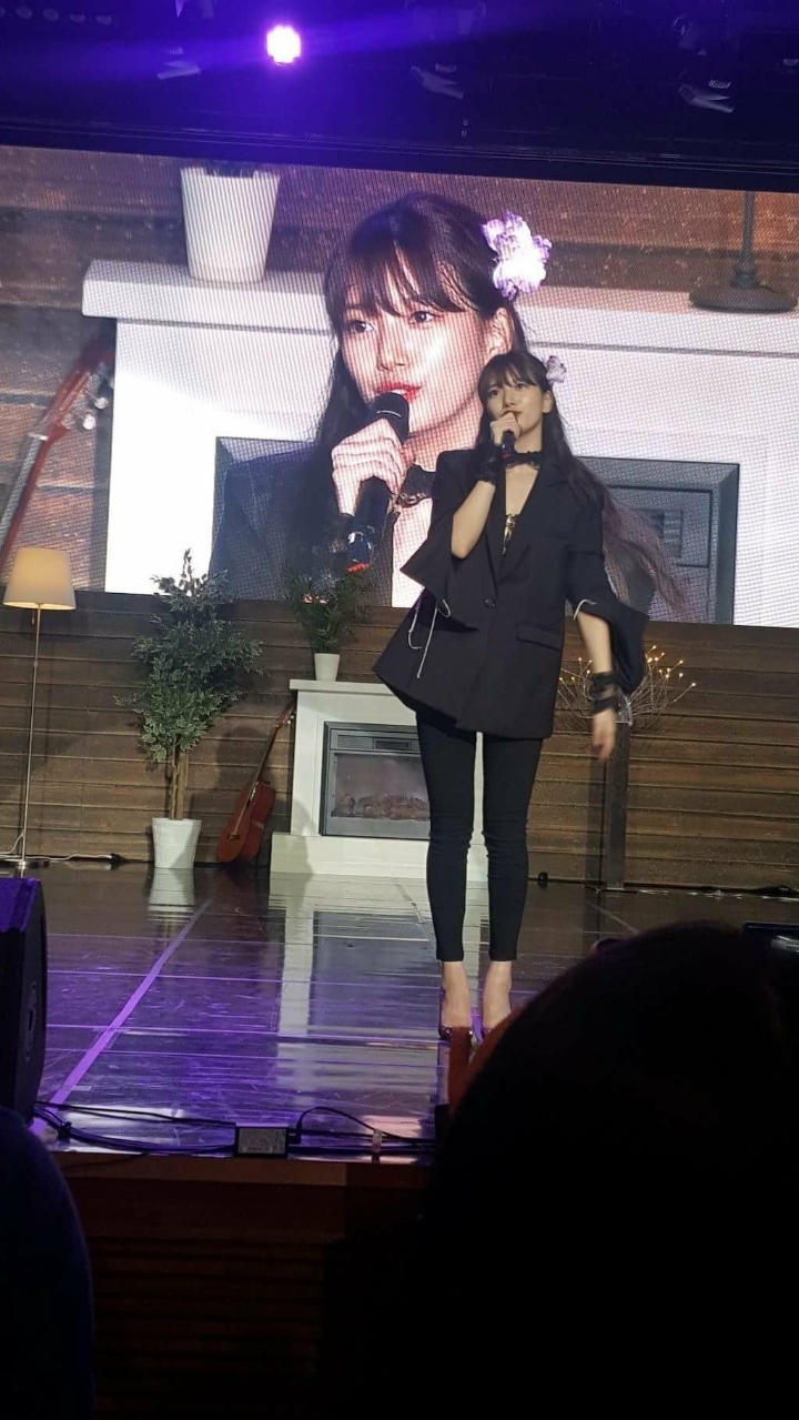 폰카로 찍은 수지 실물 | 인스티즈