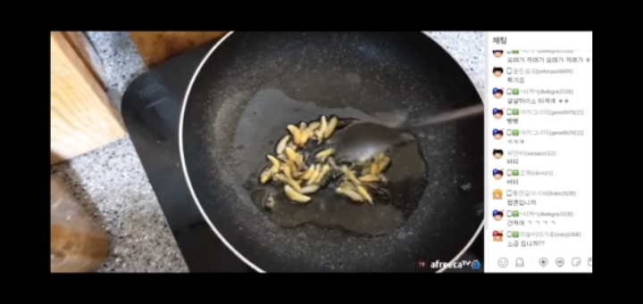 뒷광고는 커녕 앞광고도 없을듯한 저세상 먹방 유튜버 | 인스티즈