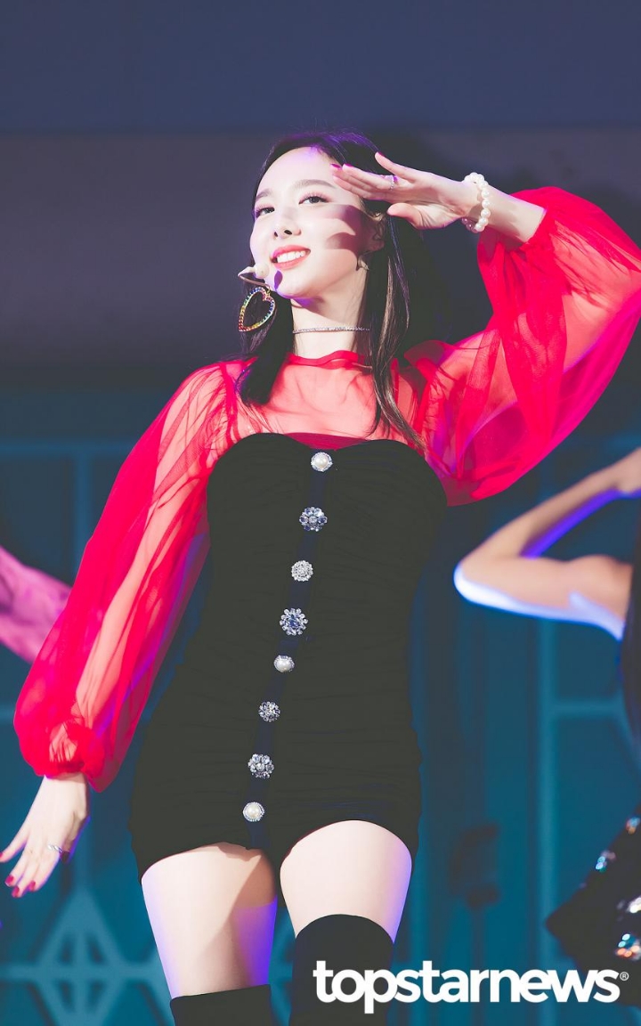 의식의 흐름대로 기사쓰는 기자 (feat. 나연) | 인스티즈