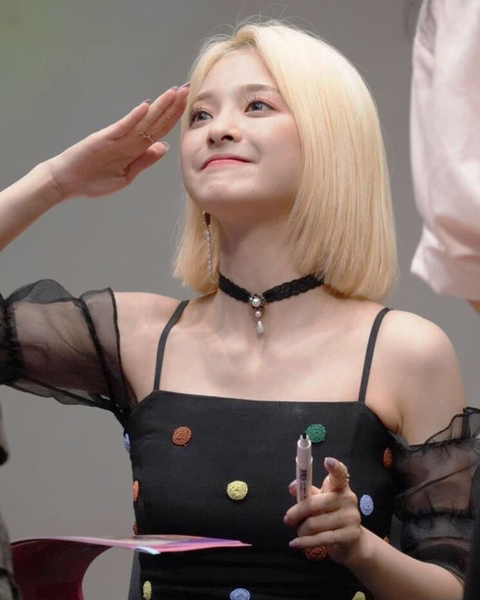 주말마다 찾아오는 프로미스나인 이나경🐥 (금발 .ver) | 인스티즈