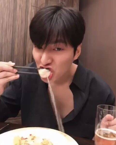 샤오룽바오 먹는법을 몰랐던 이민호.jpg | 인스티즈