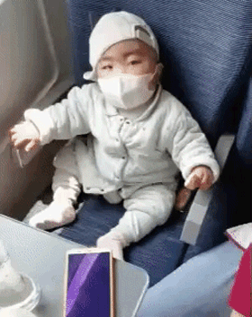 젓가락질 야무지게 하는 아기.gif | 인스티즈