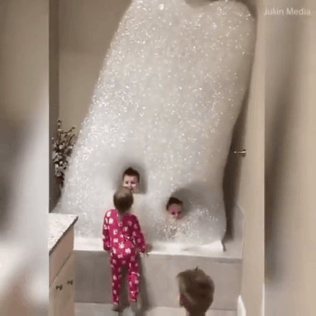 남편에게 아이들 목욕을 맡기면... gif | 인스티즈