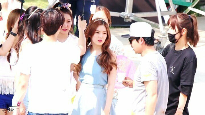 커담 냄새 하는 아이린.gif | 인스티즈