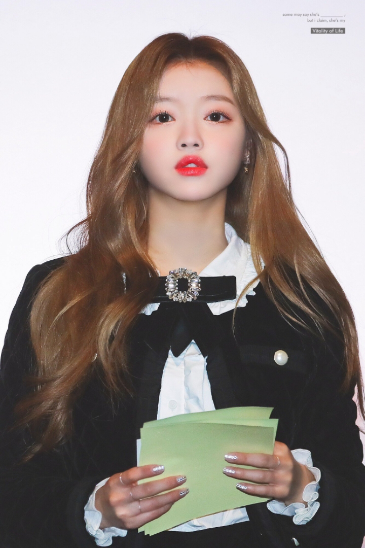 앞머리 까고다니는 오마이걸 유아 구스베이비 시사회.jpg | 인스티즈