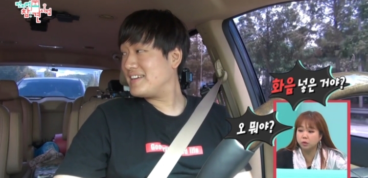 얼굴 표정 극명하게 차이 나는 오마이걸 매니저ㅋㅋㅋ.jpg | 인스티즈