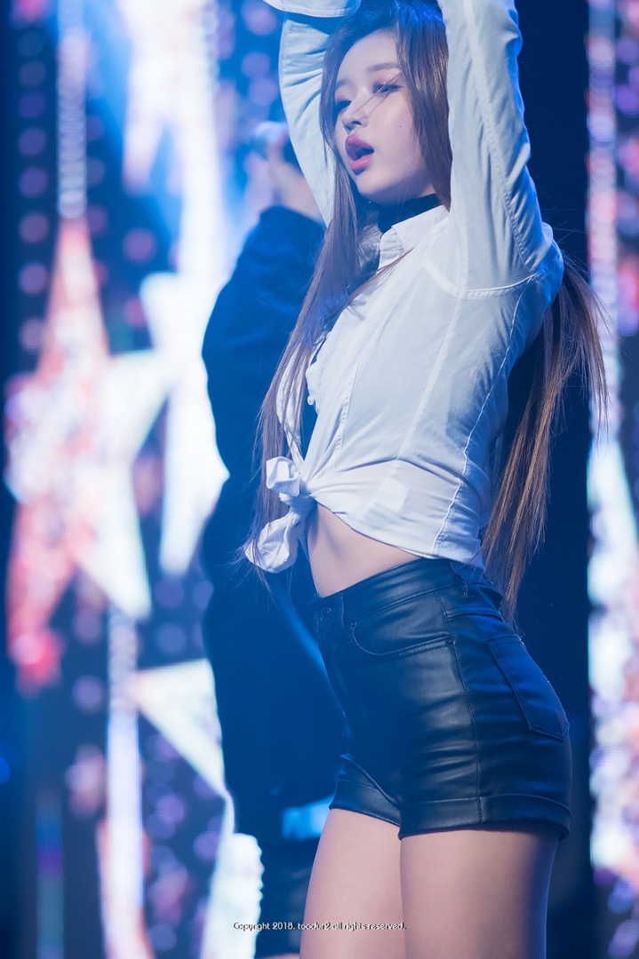 홍콩 mama 가는 오마이걸 유아.jpg | 인스티즈
