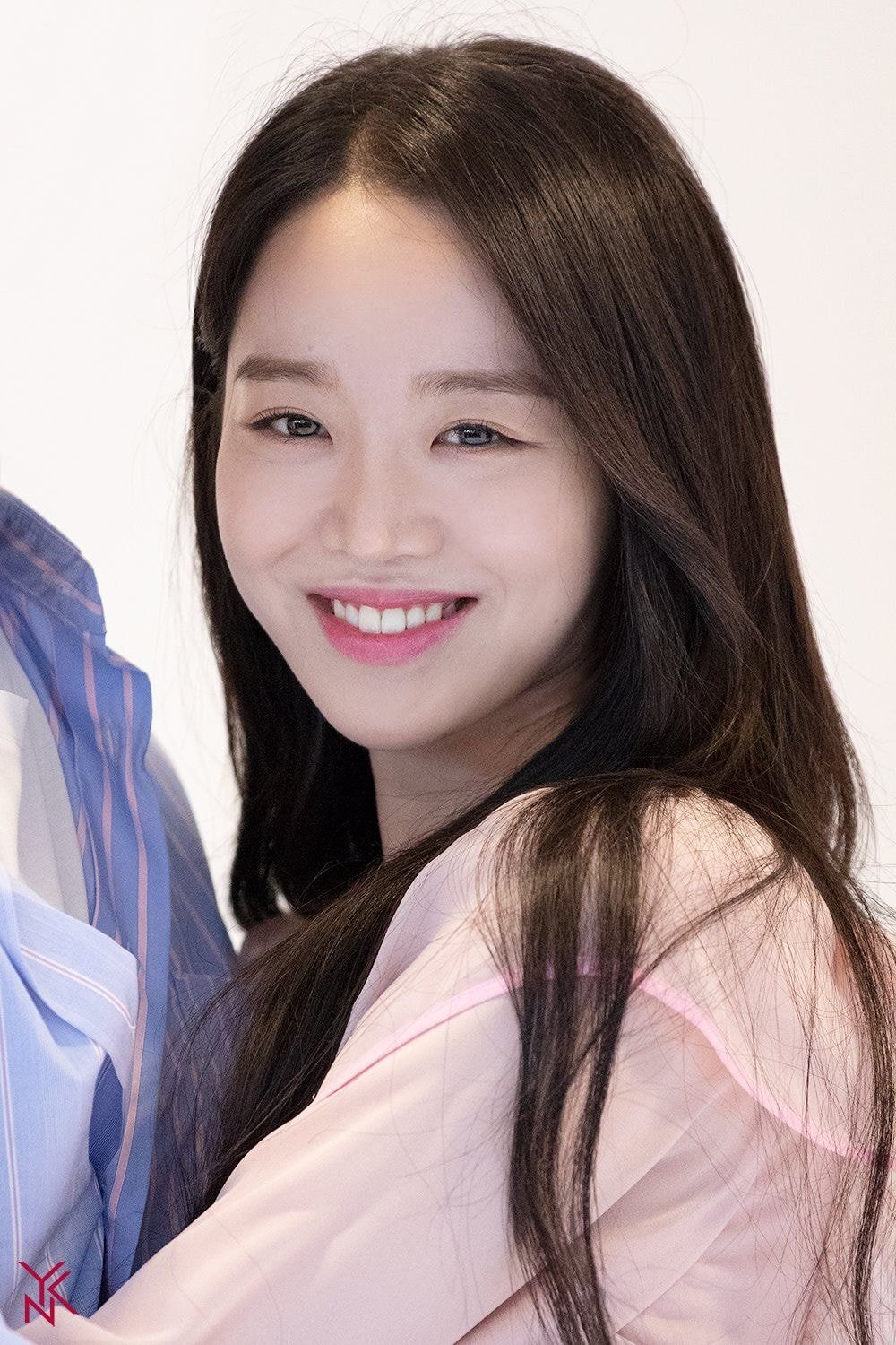 아이돌 찍덕이 입사해서 사진 찍는것 같은 신혜선 소속사 공식 사진들.jpg | 인스티즈