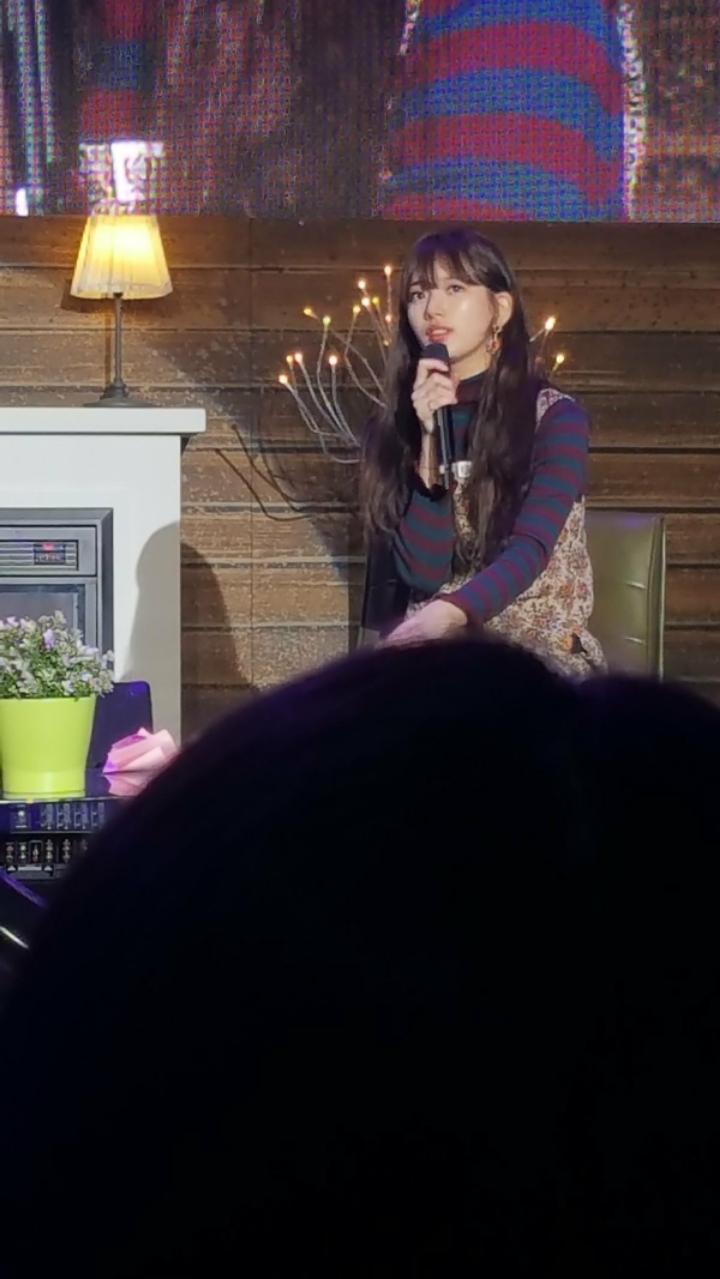 폰카로 찍은 수지 실물 | 인스티즈