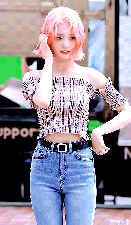 캠퍼스에 흔히 있을 것 같은 프로미스나인 이나경 | 인스티즈