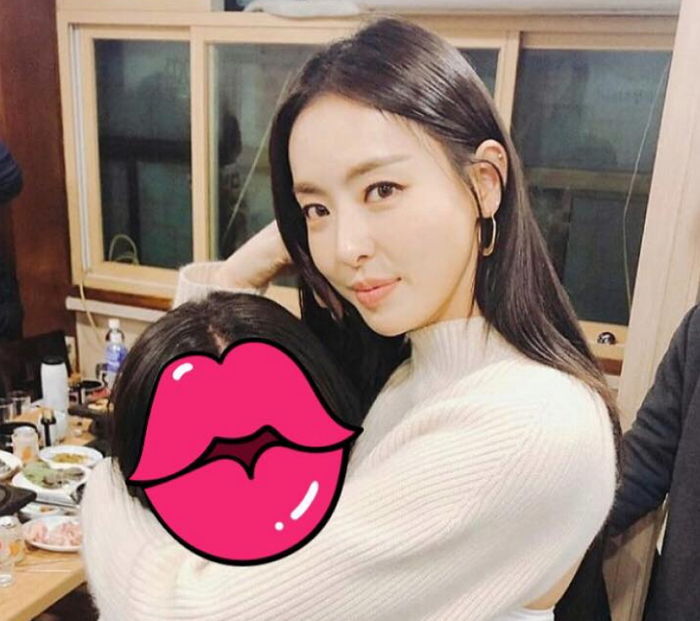 스탭들 꽉껴안아주는 이다희ㄷㄷ.jpg | 인스티즈