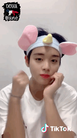 뒤늦게 손 흔드는 페이커 | 인스티즈