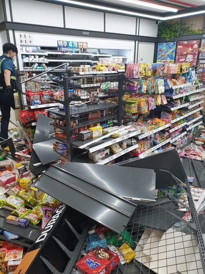 오늘도 평화로운 편의점 갤러리ㄷㄷㄷ.jpg | 인스티즈