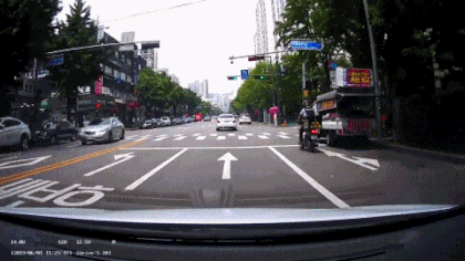 날리는 오토바이 | 인스티즈