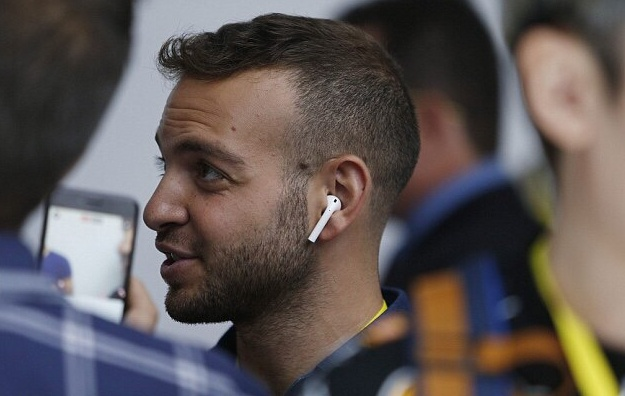 스마트폰 회사별 무선 이어폰 디자인.jpg | 인스티즈