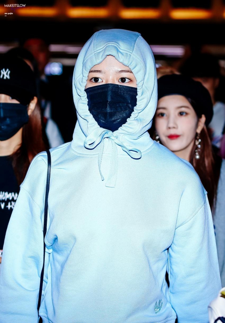 홀맨 생각나게 하는 아이즈원 안유진 공항패션 | 인스티즈