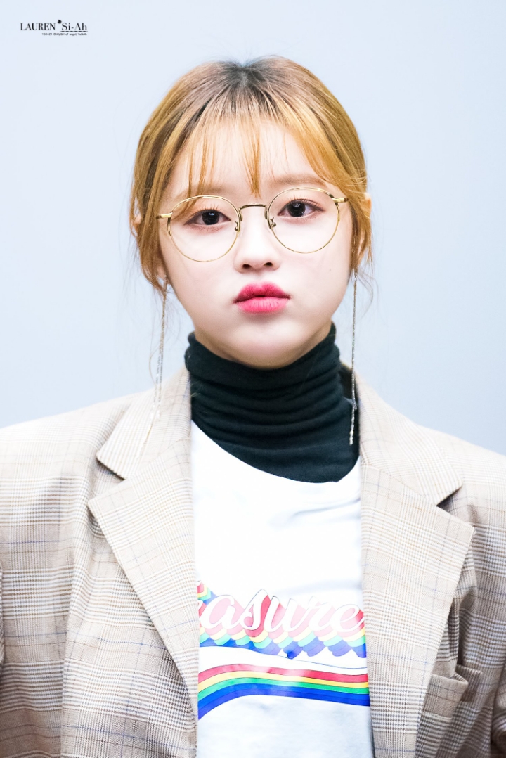 홍콩 mama 가는 오마이걸 유아.jpg | 인스티즈