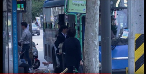 모르는 사람이 넥타이 매는걸 도와달라고 하면? | 인스티즈