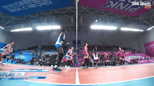 만화 주인공 같은 배구 선수 ㄷㄷㄷ gif | 인스티즈